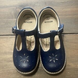 Footmates Mary Janes excellent condition - navy blue
Size 9 little kids
